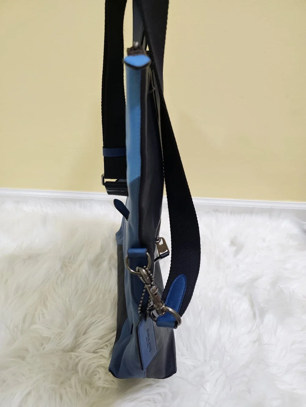 COACH Tote Manhattan Fold - Picture 13 of 16